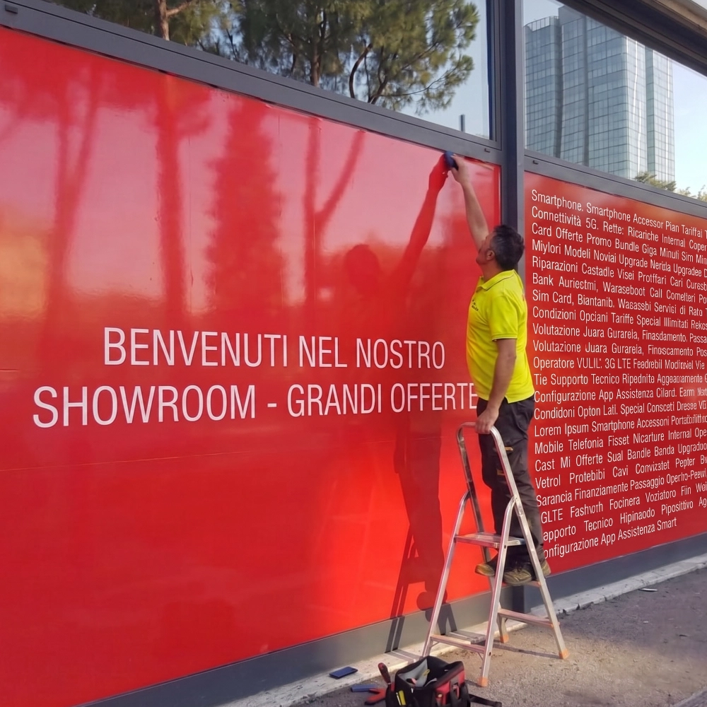 Adesivo grande formato per showroom