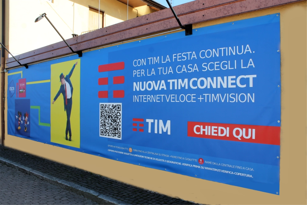 Striscione pubblicitario di grande formato (8x2 m)